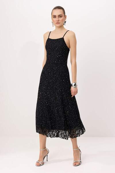 Συλλογή Trendyol Μίντι φόρεμα με μαύρη δαντέλα με τύπωμα με επένδυση από τούλ...