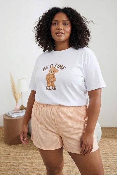 Trendyol Curve Beigefarbenes, kariertes Pyjama-Set mit Teddybär-Print in Über...