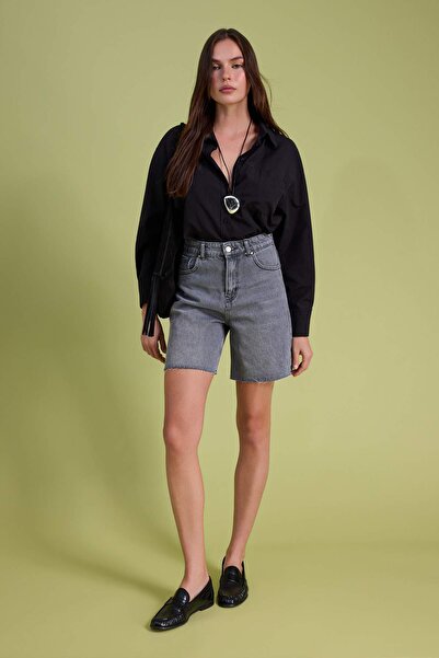 Συλλογή Trendyol Γκρι ψηλόμεσο τζιν σορτς City Boy TWOSS26SR00107