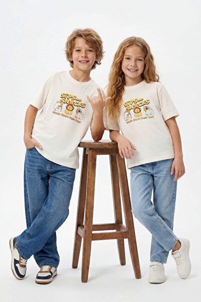 TRENDYOLKIDS Ecru Unisex Capybara bedrucktes Strick-T-Shirt TKDSS26TS00065