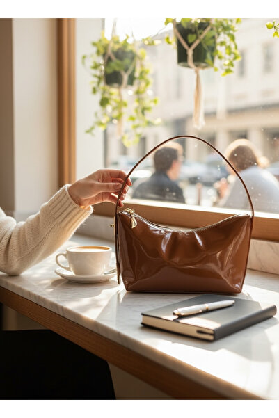 ROYAL LADYS Geantă din piele lacuită – Cataramă aurie, curea reglabilă, căptu...