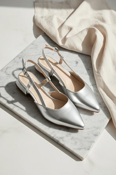 DURUNUN BUTİĞİ حذاء لينا فضي مجعد (كعب 3 سم) بمقدمة مدببة وكعب عالي