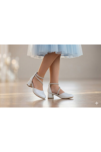 PATİK BEBE Pantofi de seară pentru fete, de culoare albă, cu toc mic și eleme...