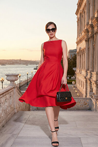 Lela Regular Fit Crew Neck Pleated Midi Length Evening Dress with Pockets Dre...