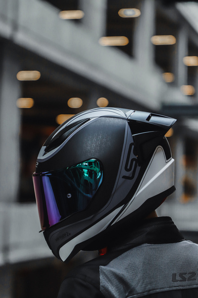 LS2 Rapıd 2 Race Deeper Mat Beyaz-Siyah Kask (1 Renkli + 1 Şeffaf Vizörlü)