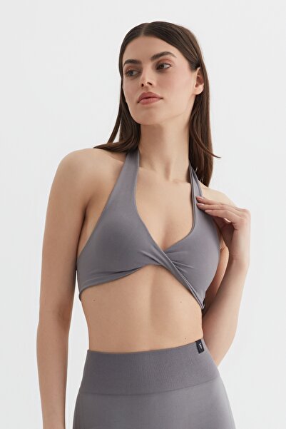 cervus حمالة صدر رياضية من أمارا بياقة هالتر