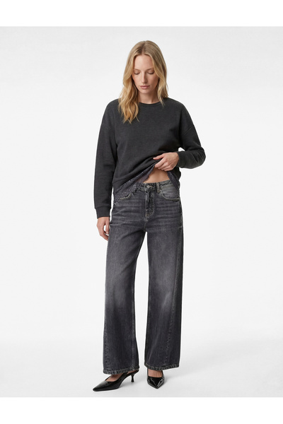 Koton Μακρυμάνικο φούτερ με λεπτομέρεια από δαντέλα και λαιμόκοψη ποδηλατικού...