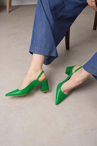 Mio Gusto Παπούτσια με χοντρό τακούνι Anette Πράσινο Χρώμα Μυτερά Ανοιχτή Πλάτη