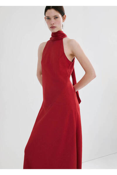 MANGO Woman Kurdeleli halter yakalı elbise