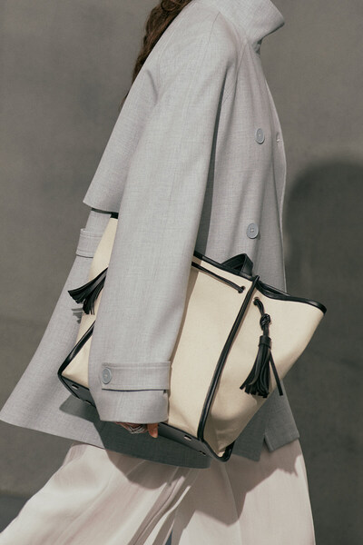 Manuka ΤΣΑΝΤΑ ΠΟΛΗΣ ΑΠΟ ΚΑΜΒΑ ΜΕ ΦΟΥΝΤΑΛΙΑ ΜΑΥΡΗ