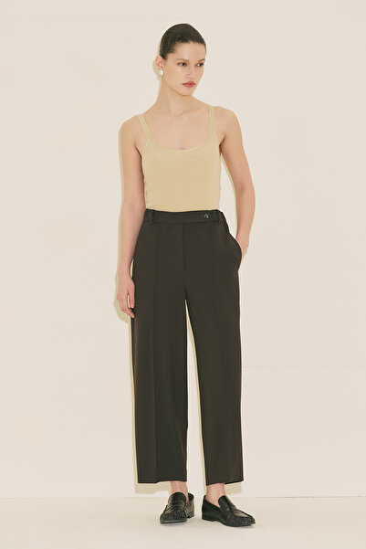 Manuka Υφασμάτινο παντελόνι σε γραμμή barrel, σε απόχρωση καφέ