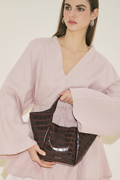 Manuka ΔΕΡΜΑΤΙΝΗ ΤΣΑΝΤΑ TARA ΜΕ ΑΝΑΓΡΑΦΗΜΕΝΟ ΣΧΕΔΙΟ ΚΟΚΚΙΝΟ ΒΥΣΤΙΑΣ