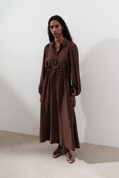 Manuka ŠATY Z TENCEL LÁTKY HNĚDÉ BARVY