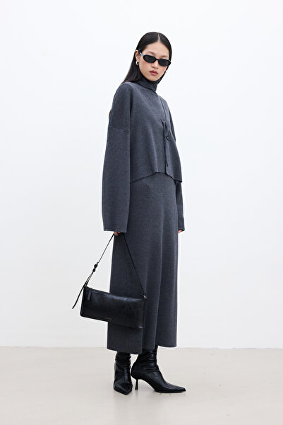 Manuka Ärmelloses Strickkleid mit hohem Kragen – Anthrazit