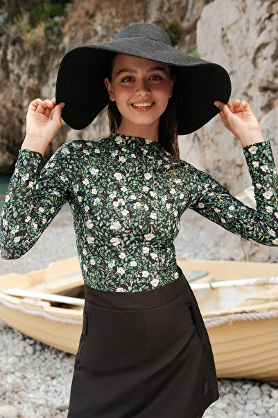 Manuka Surf-Badeanzug mit Blattmuster – Schwimmmodell