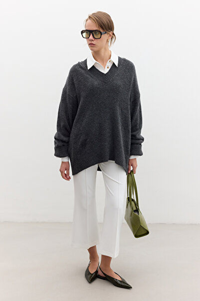 Manuka Πλεκτό πουλόβερ με λαιμόκοψη V - Απλό πλεκτό, ανθρακί