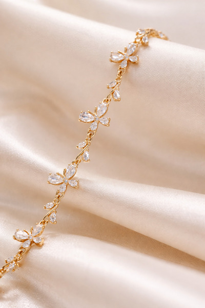 LooRen Butik سوار أنيق بتفاصيل فراشة وحجر الزركون باللون الذهبي - تصميم أنيق ...