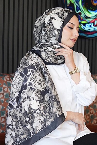 AFVENTE Karma Pattern Black-Cream Soft Cotton Shawl