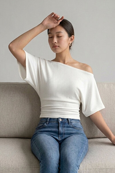 Şiir PAKSE Slim Fit Μπλούζα με λαιμόκοψη καγιάκ, εφαρμοστή στη μέση, με φαρδι...