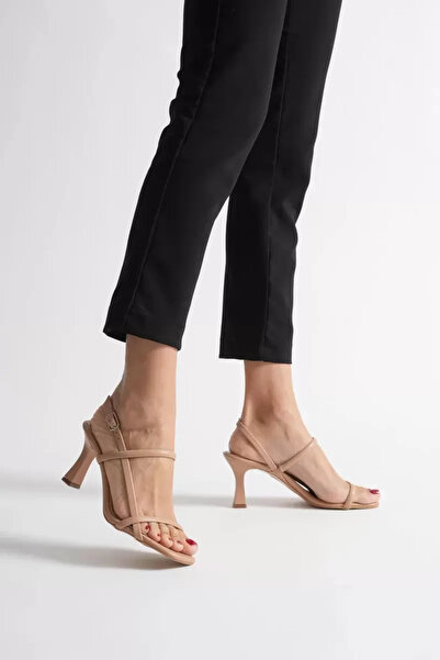 Belinora Γυναικεία σανδάλια με τακούνι σε nude χρώμα TR12MY06E