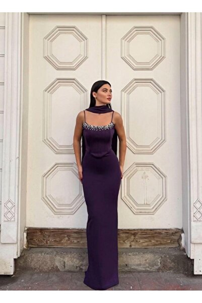 Modafeminen Βραδινό φόρεμα με ελαστικό ύφασμα και κεντημένο με πέτρες φουλάρι...