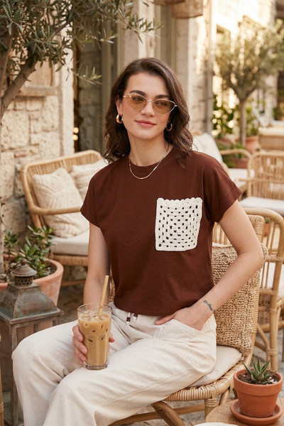 Lela Μπλουζάκι από βαμβακερό μονό τσέπη με κανονική εφαρμογή με λαιμόκοψη 586...