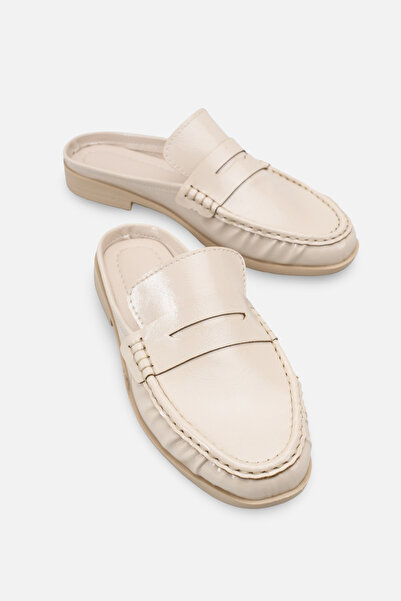 Solo Bag Unisex μπεζ λουστρίνι με κλειστή μπροστινή πλευρά και επίπεδη σόλα, ...