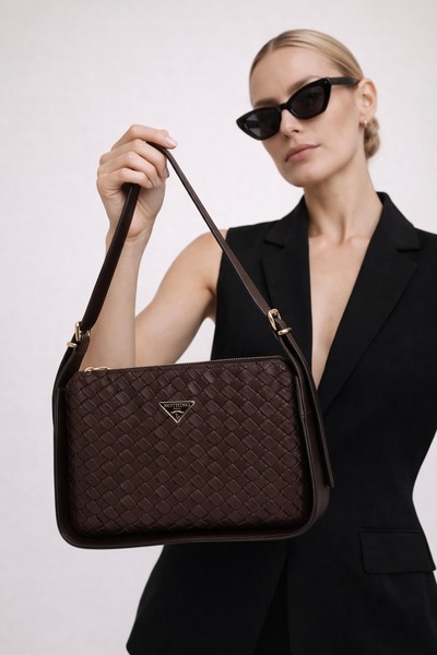 NOTHING Γυναικεία τσάντα μπαγκέτα με πλεκτό καφέ ρυθμιζόμενο λουράκι ζώνης Vi...