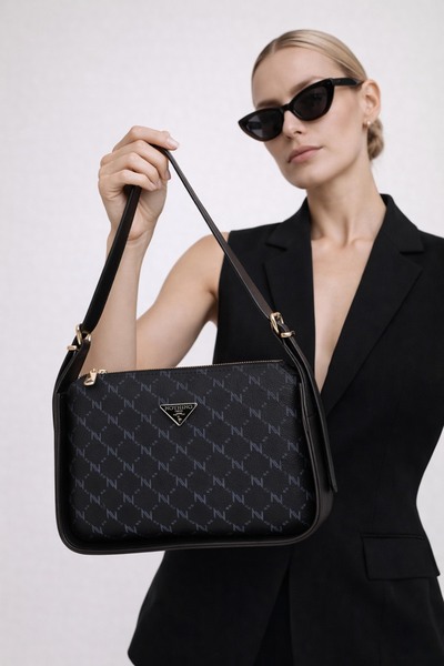 NOTHING Γυναικεία τσάντα μπαγκέτα με μονόγραμμα, μαύρη, με ρυθμιζόμενο λουράκ...