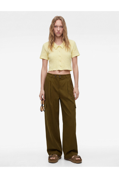 Koton Κλασικό μπλουζάκι με κουμπιά στο γιακά, με ανάγλυφη υφή και κοντά μανίκια