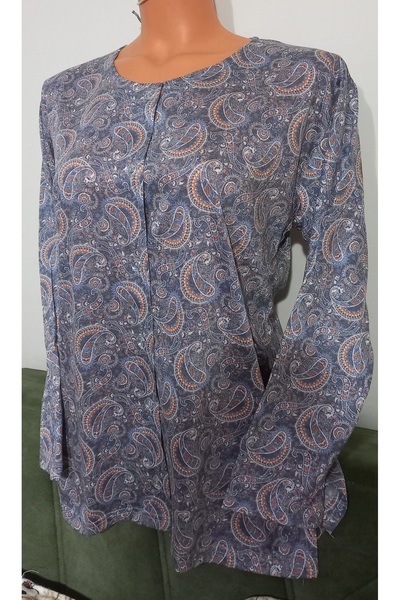 Anne بلوزة من القطن الممشط بطباعة ورقية بأكمام طويلة وأزرار أمامية وياقة دائر...