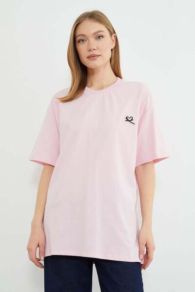 Fulla Moda Heart Embroidered Crew Neck Casual T-Shirt