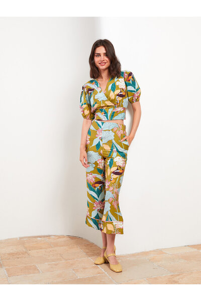 LC Waikiki Capri floral cu talie înaltă și croială standard pentru femei