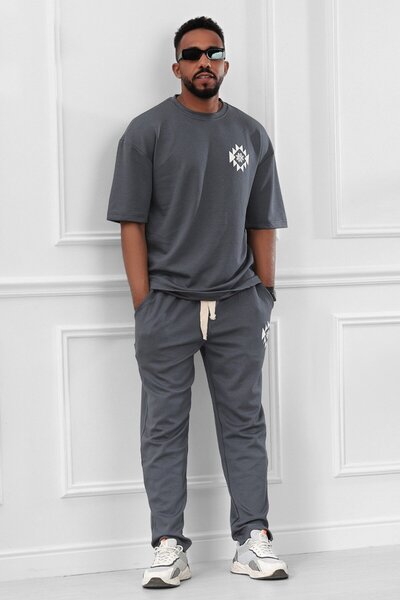 BSY طقم رجالي صيفي كاجوال اوفر سايز مكون من تيشرت و بنطال مريح بطبعة هندسية ك...