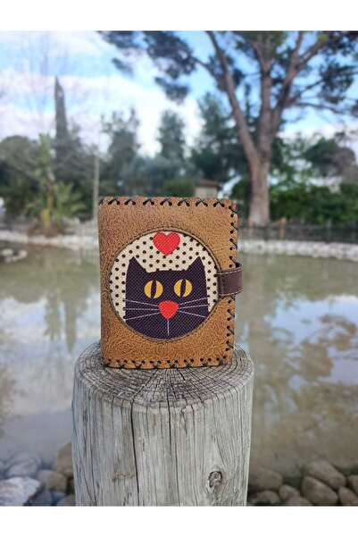 Küf Atölye Kedi ve Kalp Desenli El Yapımı Tasarım Cüzdan - Taba