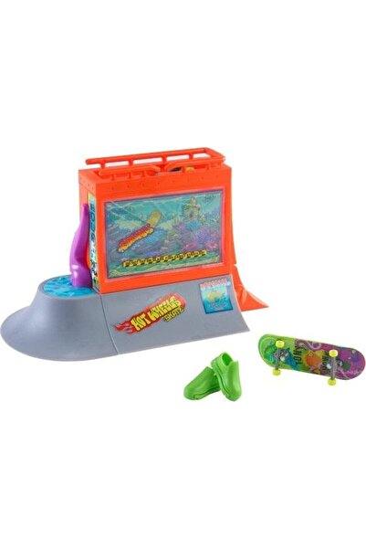 Mattel Games Hot Wheels Skate Skatepark + Placă de skateboard HGT93