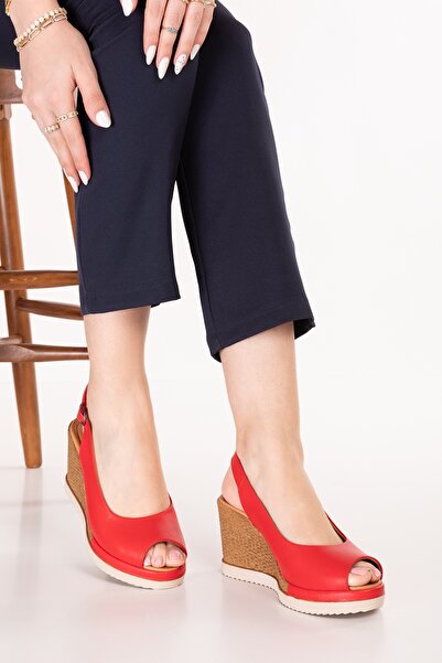 Gondol Genuine Leather Padded Heeled Daily Sandals Pkr.500 Red