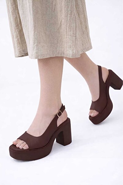 AYNSOHES35 Heeled Sandals with Buckle Detail