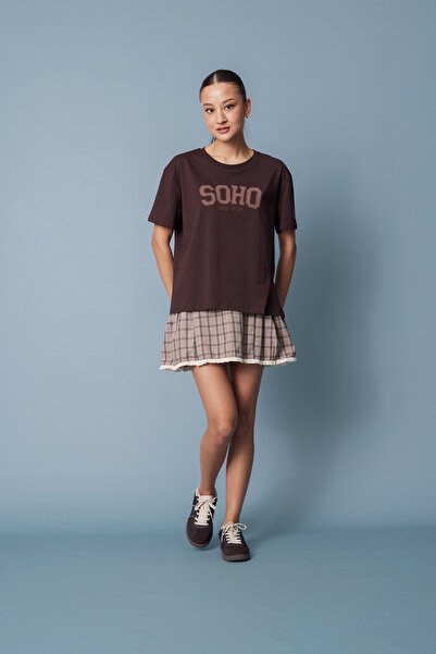 Nisan Μπλουζάκι με κοντά μανίκια και λεπτομέρεια από ύφασμα ποικιλίας υφασμάτων