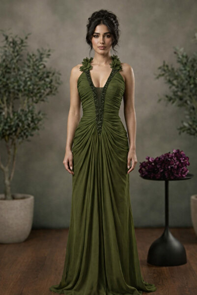 TOP BERLANTY فستان سهرة "إيليجانس" بكسرات درابيه وتفاصيل كريستال