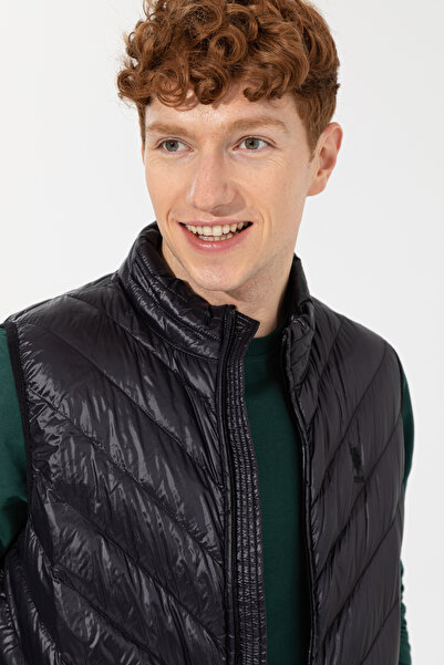 U.S. Polo Assn. Men's Black Vest 50254450-Vr046