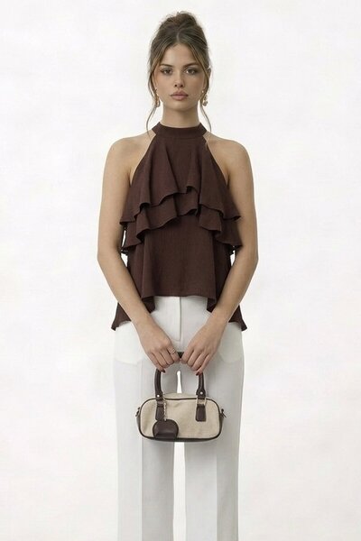 VAGGON بلوزة غير متماثلة بتفاصيل فولان