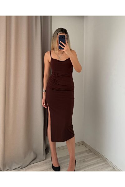 Güneş Φόρεμα με σκίσιμο και ντραπέ από ύφασμα με υφή άμμου