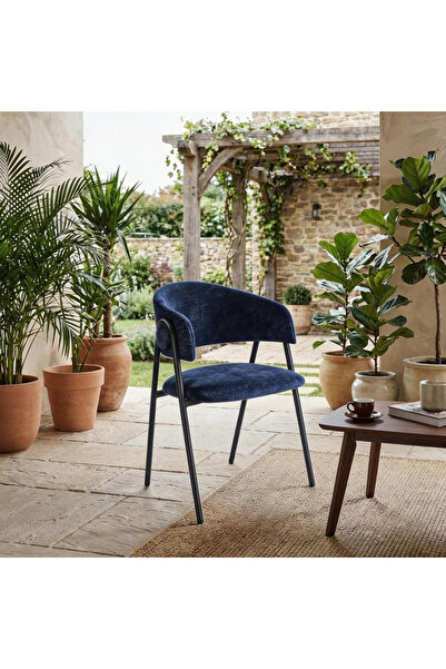 DEC4 A single chair with a unique design and high quality.