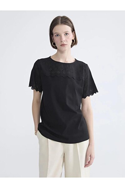 LC Waikiki Γυναικείο μπλουζάκι με κέντημα στον λαιμό (S6)