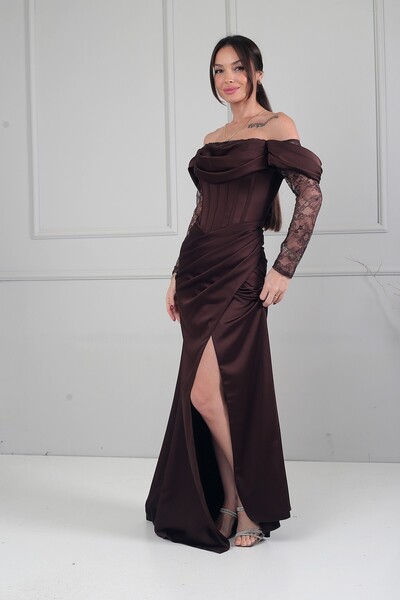 By Saygı Γυναικείο μακρύ σατέν φόρεμα με δαντέλα και δαντελωτή επένδυση στα μ...