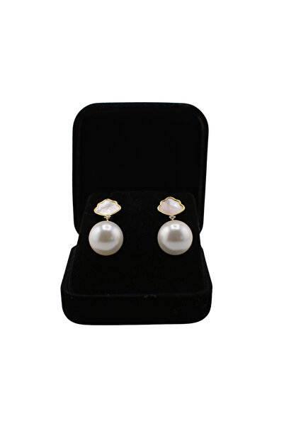 OEM Pearl earrings with fine details – modern classic elegance