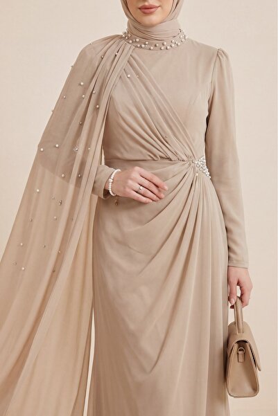 Modamorfo Βραδινό φόρεμα με λεπτομέρειες από πέρλες, τούλινη κάπα και ψηλό λα...