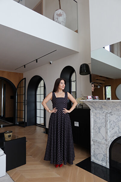 Özge Özgenç Kalın Askılı Puantiyeli Maxi Elbise