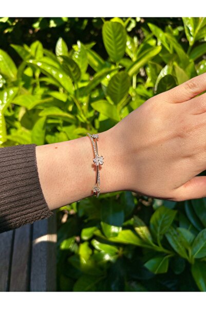 Belvora Luxe Zirkon Taşlı Çiçek Figürlü Kelepçe Bileklik